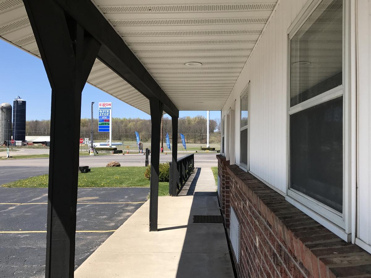 Exxon Quik Stop & Motel Wausaukee Exterior photo